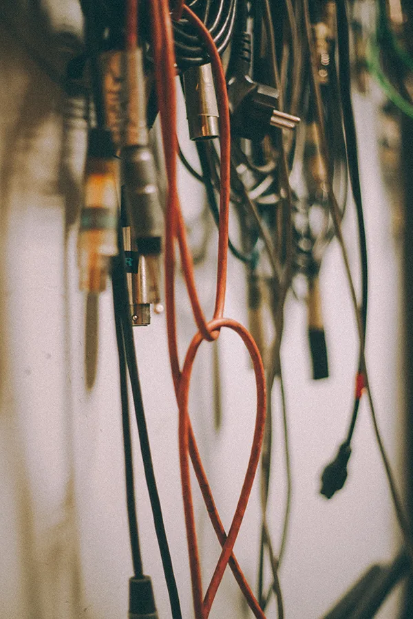 CABLES